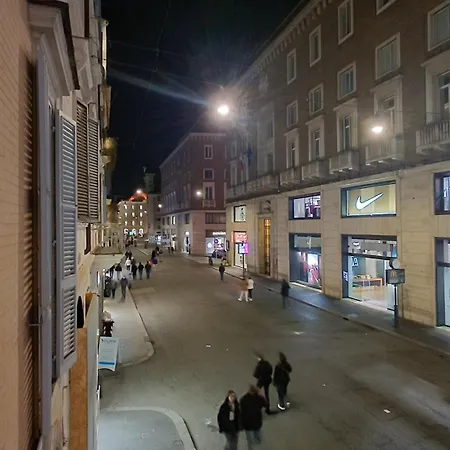Lejlighed Nsm 71viadelcorso Con Terrazzo *